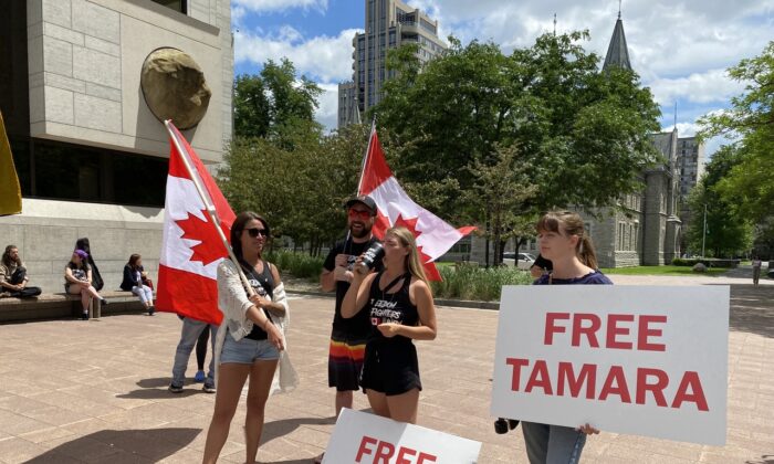 Supporters protest outside the court in Ottawa where Freedom Convoy organizer Tamara Lich’s bail hearing was held on July 8, 2022. (Limin Zhou/The Epoch Times)