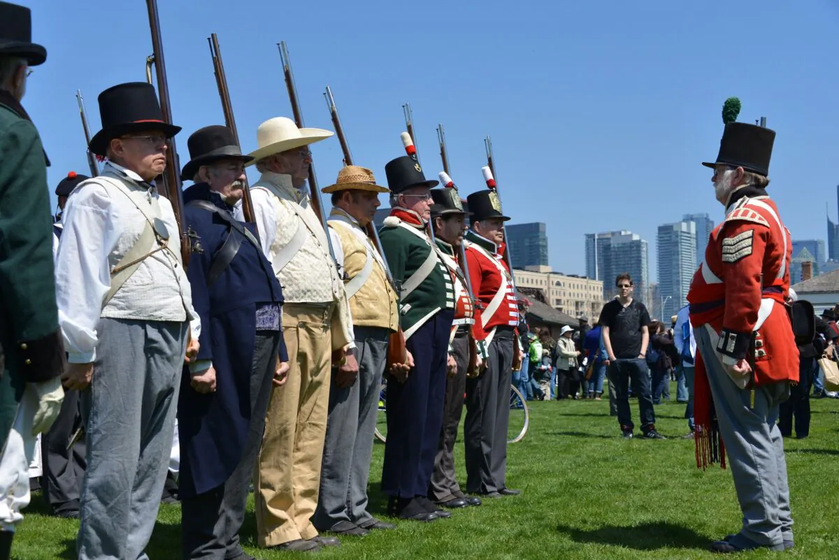 A military re-enactment unit wearing War of 1812 uniforms at the Fort York National Historic Site on the 200th anniversary of the Battle of York, in Toronto on April 27, 2013. (Canadapanda/Shutterstock)