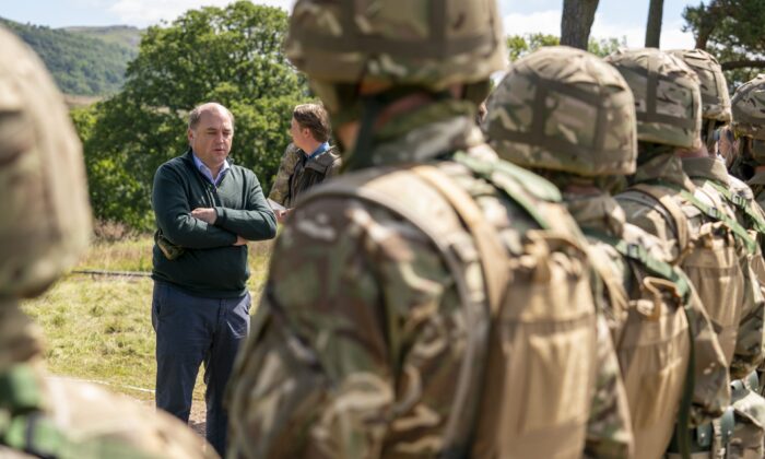 Defence Secretary Ben Wallace speaking to new recruits to the Ukranian army who are being trained by the UK armed forces personnel at a military base near Manchester on July 7, 2022. (Louis Wood/The Sun via PA media)

