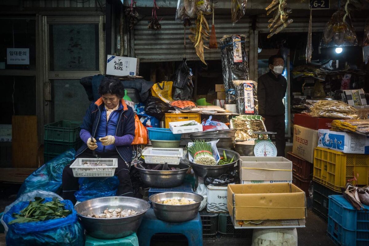 한국은 심화되는 경제 위기에 대응하여 일부 식품 관세를 인하합니다.