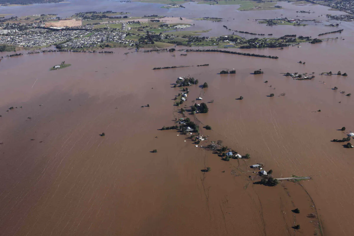 NSW Premier Dominic Perrottet surveys the floods in the Hunter Region in a chopper this morning with Minister for Emergency Services and Resilience and Minister for Flood Recovery Steph Cooke, on July 8, 2022. (David Swift - Pool/Getty Images)