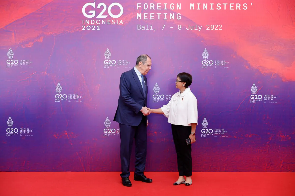 Russian Foreign Minister Sergei Lavrov meets Indonesia's Foreign Minister Retno Marsudi at the G-20 Foreign Ministers' Meeting in Nusa Dua, Bali, Indonesia, on July 8, 2022. (Willy Kurniawan/Pool via Reuters)