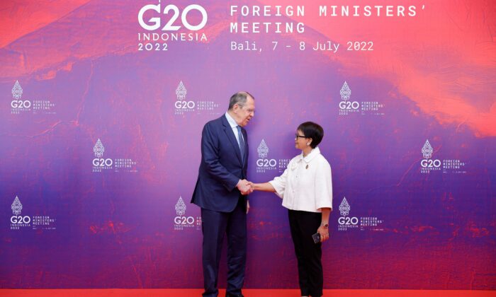 Russian Foreign Minister Sergei Lavrov meets Indonesia's Foreign Minister Retno Marsudi at the G-20 Foreign Ministers' Meeting in Nusa Dua, Bali, Indonesia, on July 8, 2022. (Willy Kurniawan/Pool via Reuters)