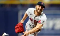 Red Sox LHP Chris Sale Leaves in 1st With Broken Finger vs. Yankees