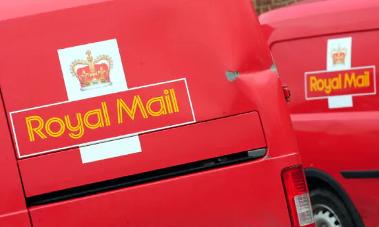 Royal Mail Workers Vote to Strike Over Pay