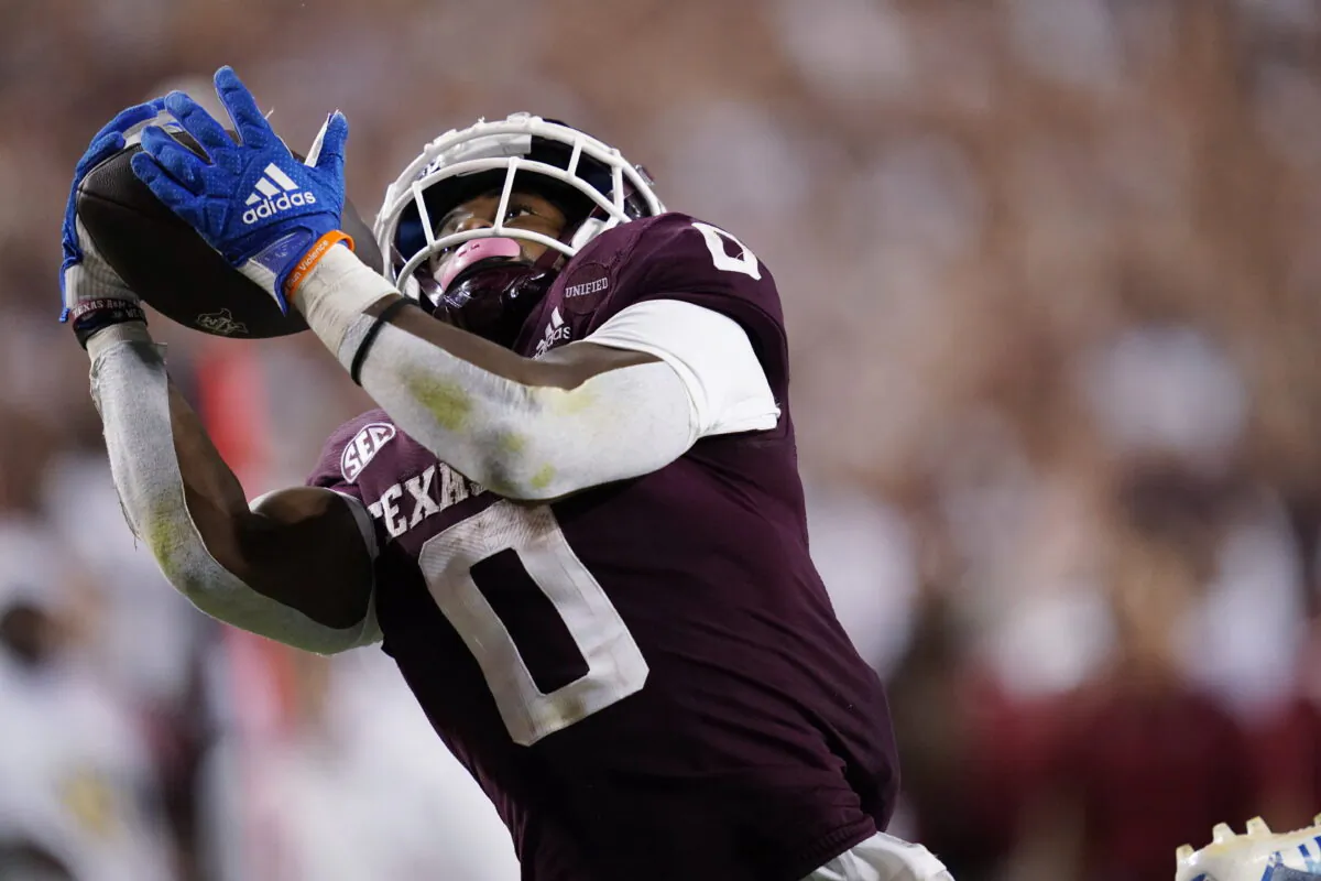 Texas A&M wide receiver Ainias Smith catches a 25-yard touchdown pass against Alabama during the fourth quarter of an NCAA college football game in College Station, Texas, on Oct. 9, 2021. (Sam Craft/AP Photo)