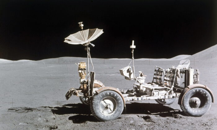 Rover alone, looking north, on the west edge of Mount Hadley is at upper right edge of picture, the most distant lunar feature visible is about 25 kilometers away, on Aug. 1971.  (AP Photo)
