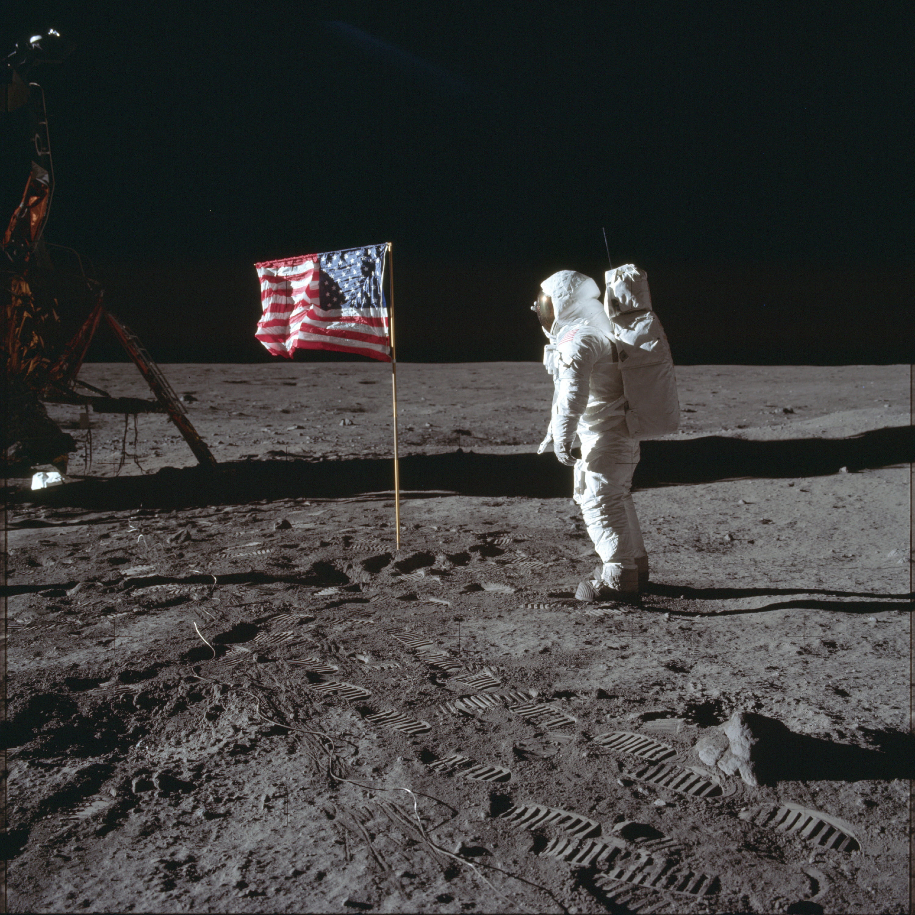 Bidder Pays $2.8 Million for Jacket Worn in Space by Buzz Aldrin - Vimarsana News