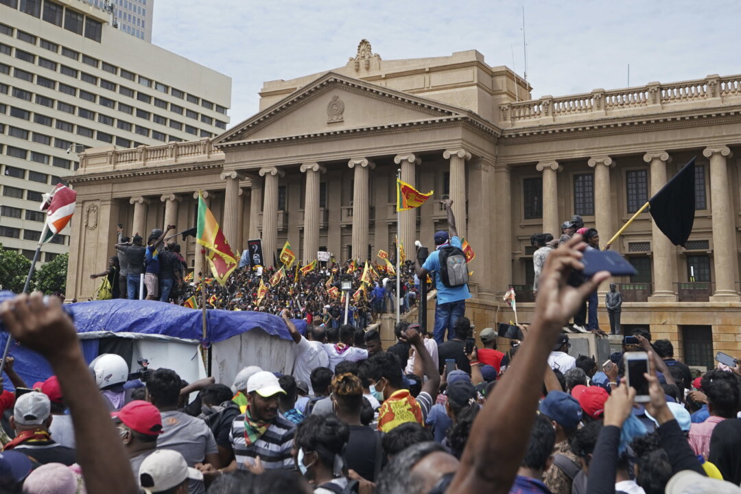 Sri Lanka Opposition Meets to Install New Government Amid Turmoil
