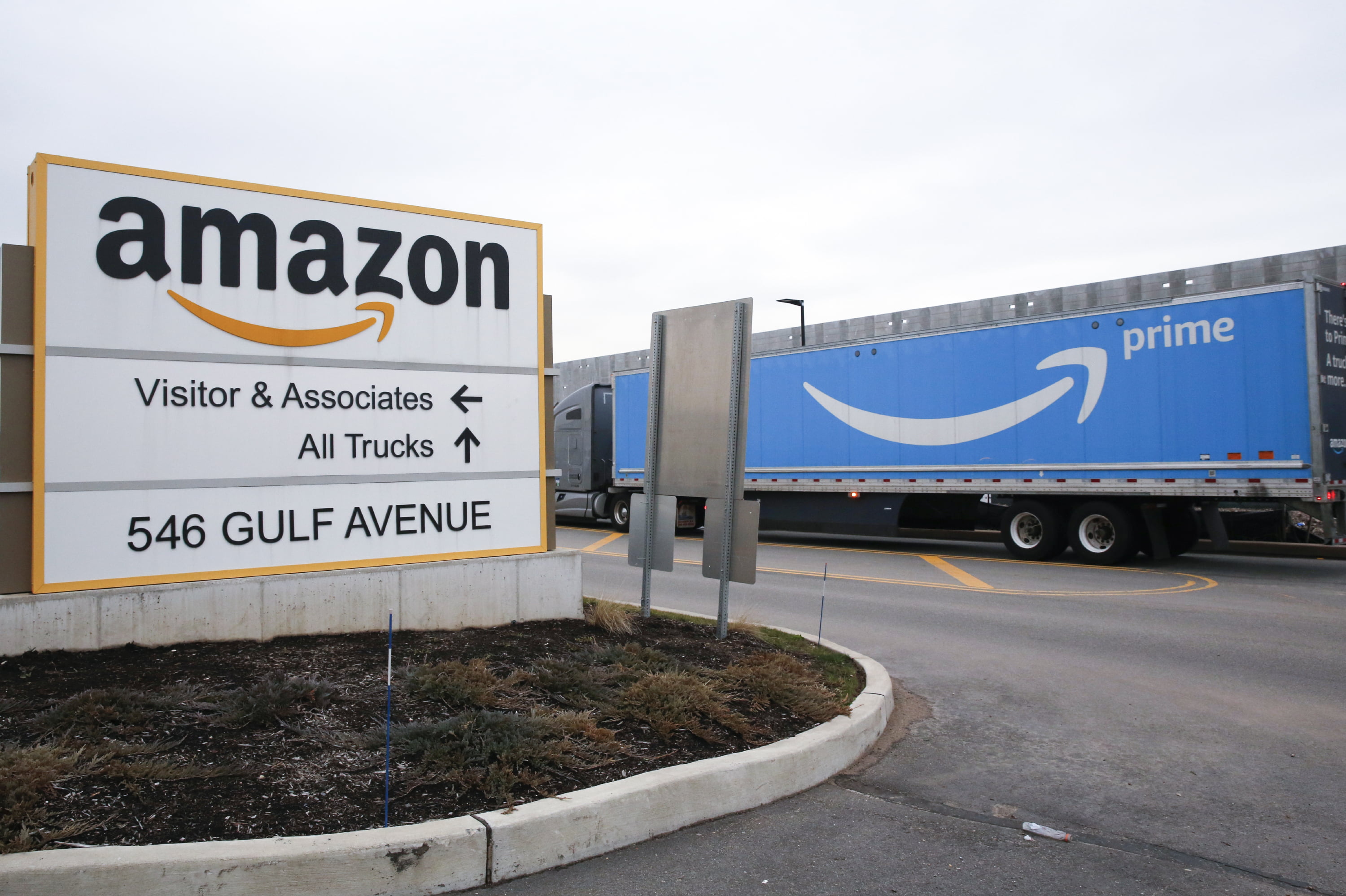 Amazon to Raise Seller Fees for Holidays Amid Rising Costs - Vimarsana News