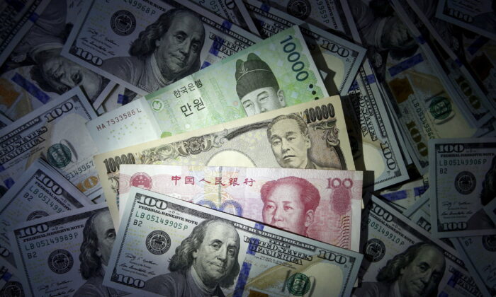 South Korean won, Chinese yuan and Japanese yen notes are seen on U.S. $100 notes in this file photo illustration shot on Dec. 15, 2015. (Kim Hong-Ji//Illustration/Reuters)