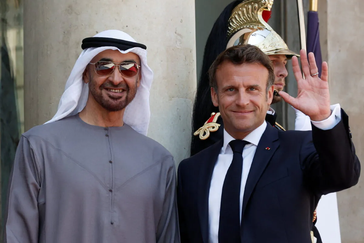 French President Emmanuel Macron welcomes UAE President Sheikh Mohammed bin Zayed al-Nahyan (L) as he arrives for a meeting at the Elysee Palace in Paris on July 18, 2022. (Benoit Tessier/Reuters)