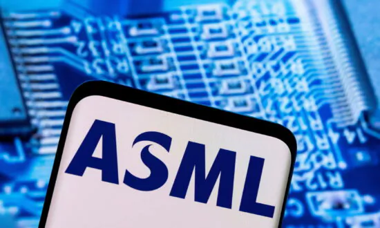 ASML Logs Record Orders on AI Chip Boom, Announces 1,700 Job Cuts