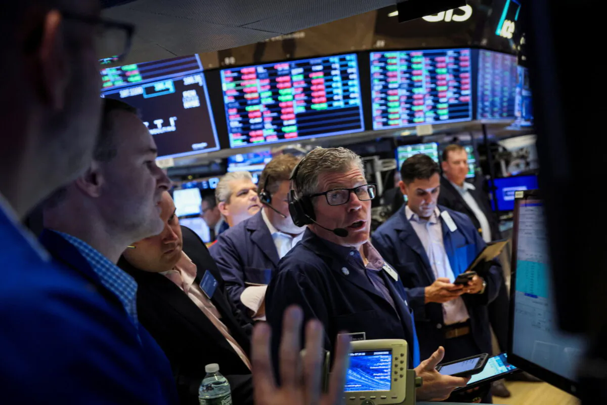 Traders work on the floor of the New York Stock Exchange (NYSE) in New York City on July 21, 2022. (Brendan McDermid/Reuters)