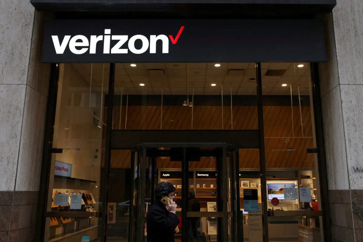 A person walks by a Verizon store in Manhattan, New York, on Nov. 22, 2021. (Andrew Kelly/Reuters)