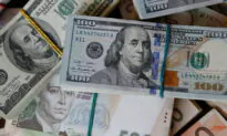 Dollar on Track for 9th Weekly Gain