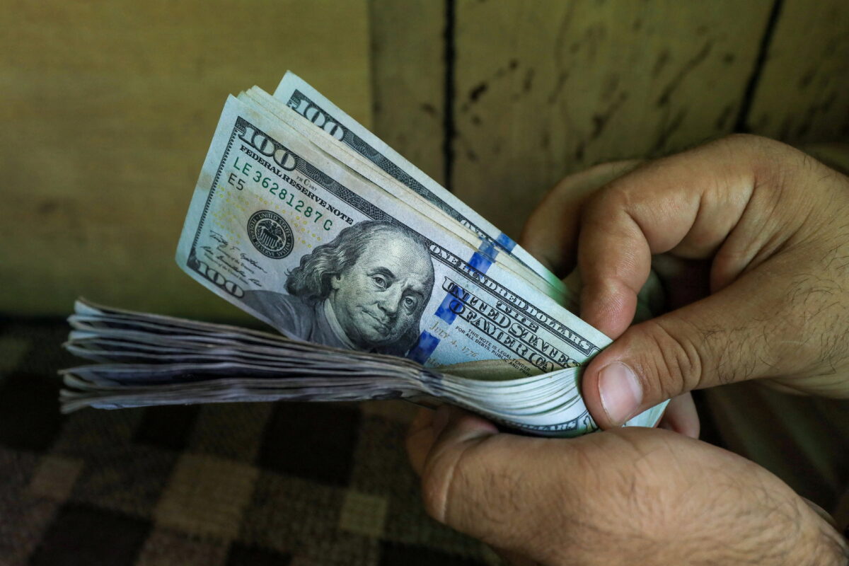 Dollar Set for 3rd Week of Gains as US Debt Talks Loom Large