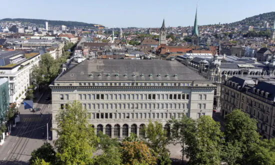 Swiss Central Bank Loses Over $142 Billion as Franc Strengthens in Value