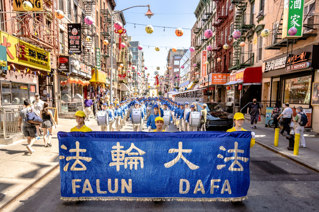 Hundreds Gather in New York’s Chinatown to Highlight Ongoing Persecution of Falun Gong in Communist China