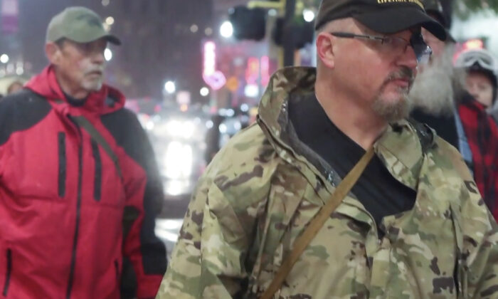Oath Keepers founder Elmer Stewart Rhodes III will not be allowed to fire his Dallas-based attorneys, a judge ruled on Sept. 7, 2022. (Real Story of Jan. 6/Epoch TV)