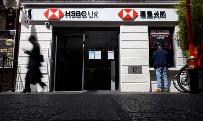 A pedestrian walks past a branch of a HSBC bank in central London on April 26, 2022. (Niklas Halle'n/AFP via Getty Images)
