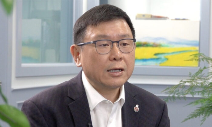 Kenny Chiu, a Hong-Kong-born Canadian politician, encouraged the young generation of Hong Kong to get themselves well-equipped for a “battle without end.” June 2022. (Melodie Von/NTDTV)