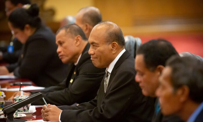 Kiribatis President Taneti Maamau (C) listens as Chinese leader Xi Jinping speaks during a meeting in Beijing on Jan. 6, 2020. (Mark Schiefelbein/Pool/AFP via Getty Images)