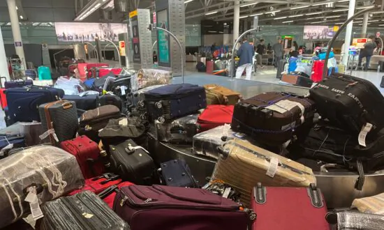 Heathrow Airport Caps Passenger Numbers, Orders Airlines to Stop Selling Summer Tickets
