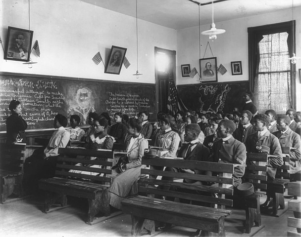  A history class in session at the Tuskegee Institute, 1902. (Public Domain)