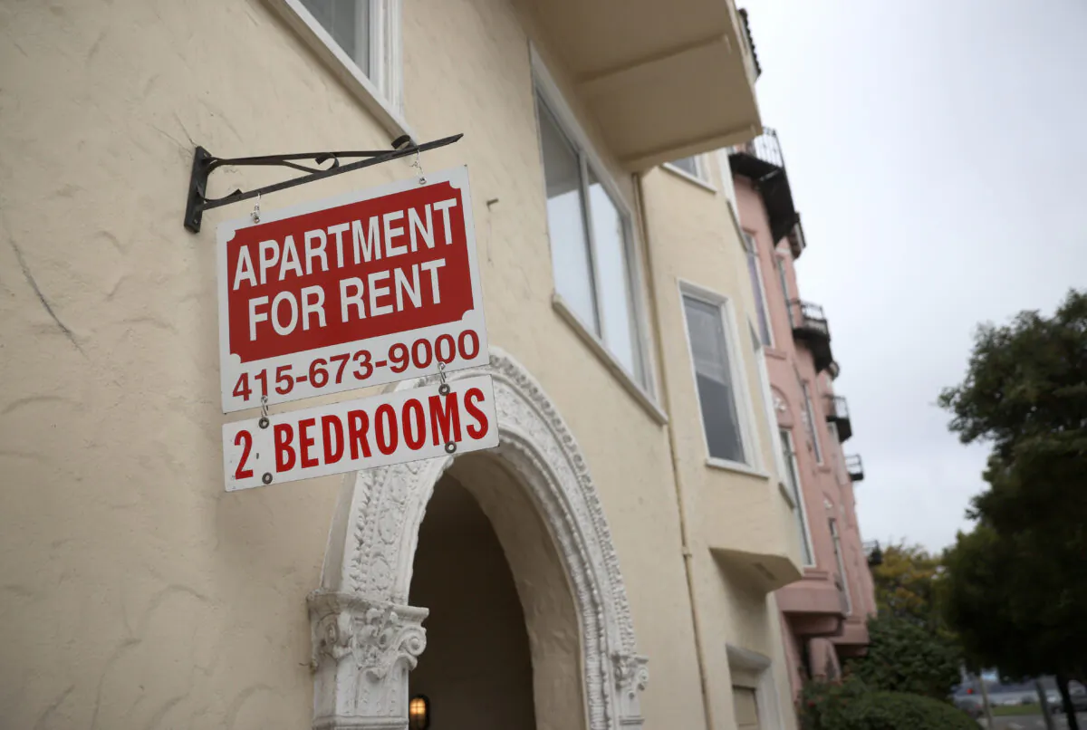 A "for rent" sign posted in front of an apartment building in San Francisco, California, on June 2, 2021. (Justin Sullivan/Getty Images)