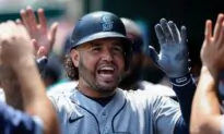 Mariners Push Win Streak to 9 in Opener vs. Nationals