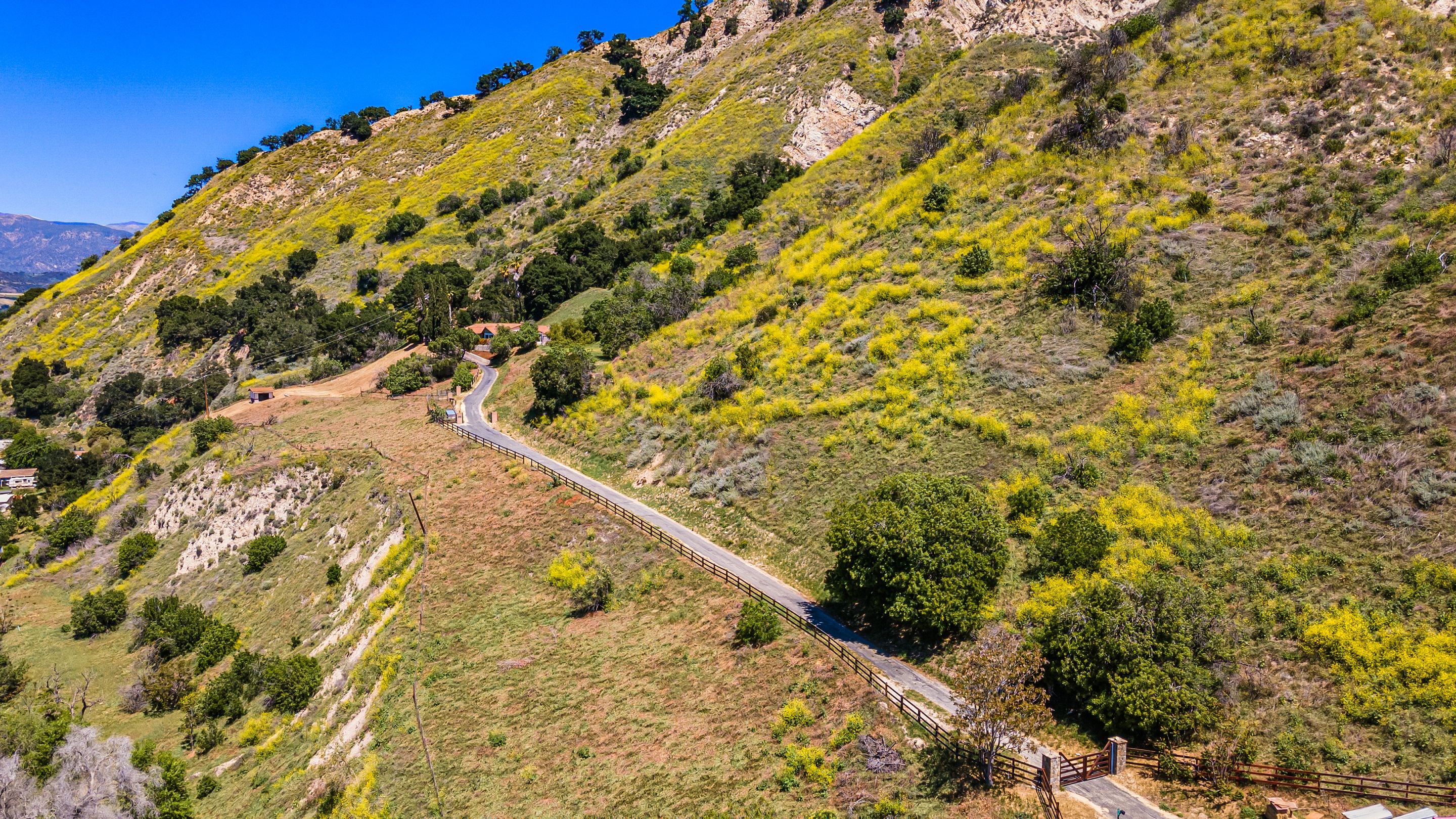 Country Music Legend Johnny Cash's California Home Up for Sale - Vimarsana News