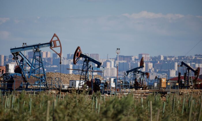 Pump jacks pump oil at an oil field on the shores of the Caspian Sea in Baku, Azerbaijan, on Oct. 5, 2017. (Grigory Dukor/Reuters)