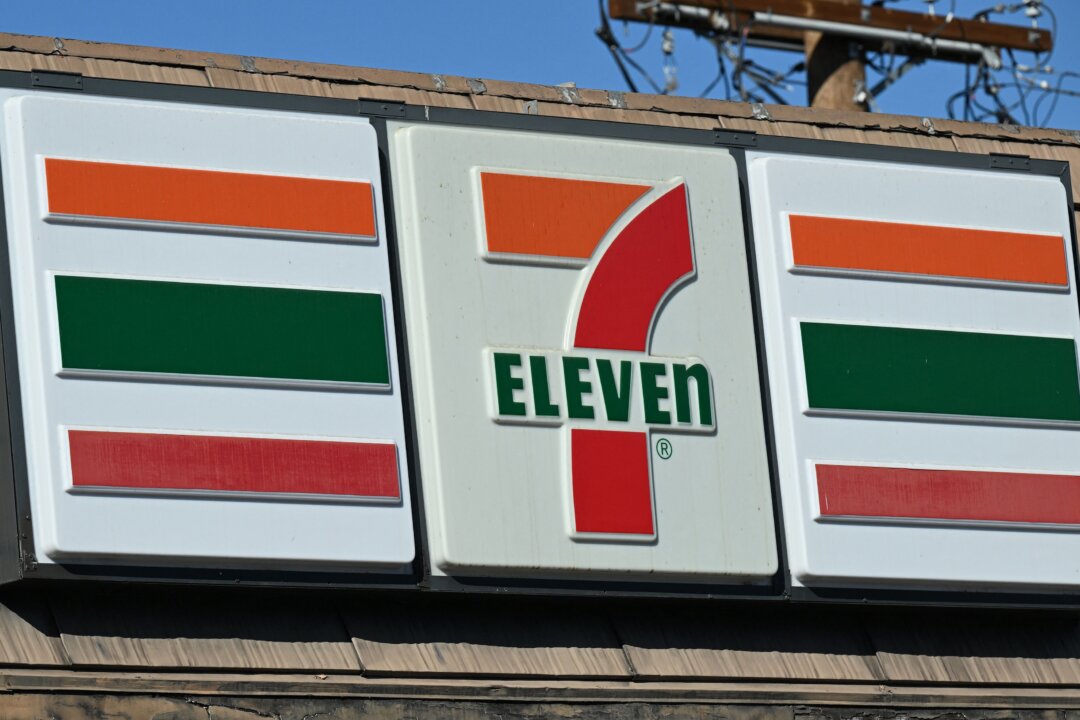 Los Angeles Police Look for Suspects After Series of 7-Eleven Stores ...