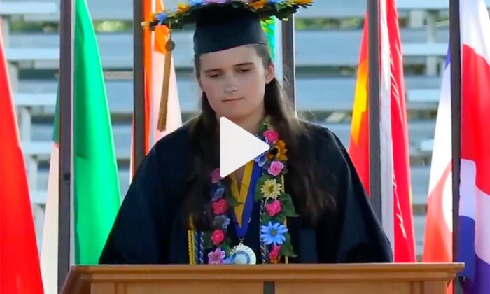 Valedictorian with Non-speaking Autism Gives Her College's Commencement Speech