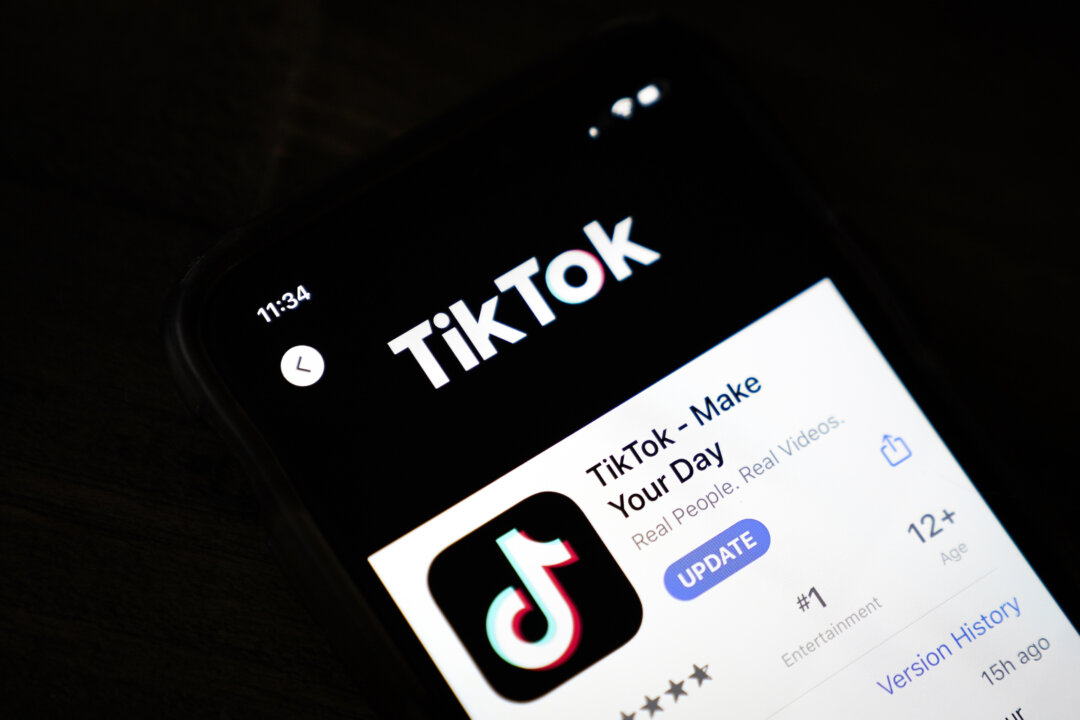 The download page for the TikTok app is displayed on an Apple iPhone in Washington, D.C., on Aug. 7, 2020. (Drew Angerer/Getty Images)
