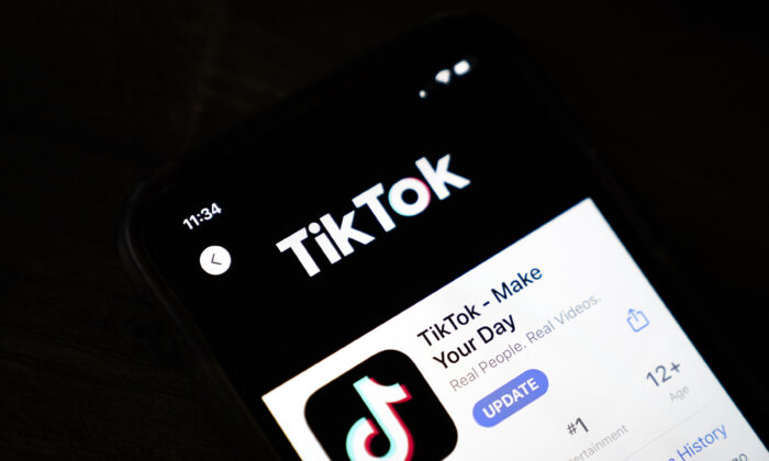 The download page for the TikTok app is displayed on an Apple iPhone in Washington, on Aug. 7, 2020. (Drew Angerer/Getty Images)