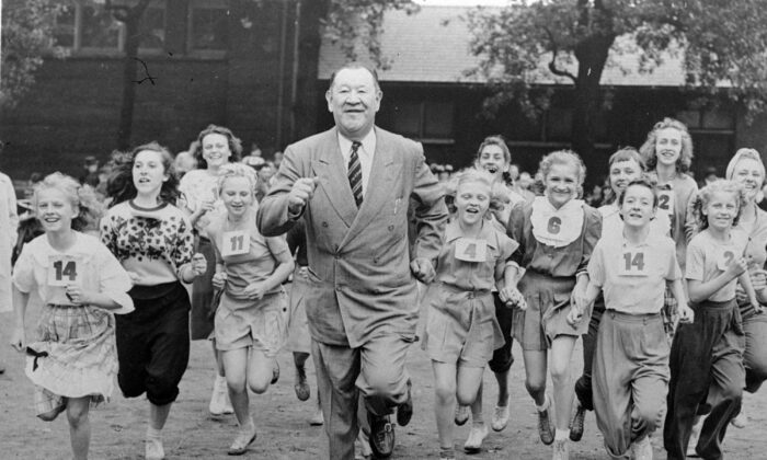 Big Jim Thorpe (C), famed American athlete and former U.S. Olympic great, sets a fast pace for some girls during a "junior olympics" event on Chicago's south side on June 6, 1948. (AP Photo)
