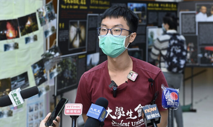 Owen Au Cheuk-hei, former president of the now-disbanded Student Union of The Chinese University of Hong Kong, spoke to the press on Nov. 11, 2020. (Sung Pi-lung/The Epoch Times)