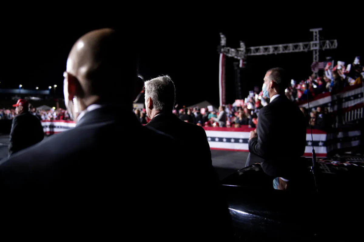 Secret Service agents in Hickory, N.C., on Nov. 1, 2020. (Brendan Smialowski/AFP via Getty Images)