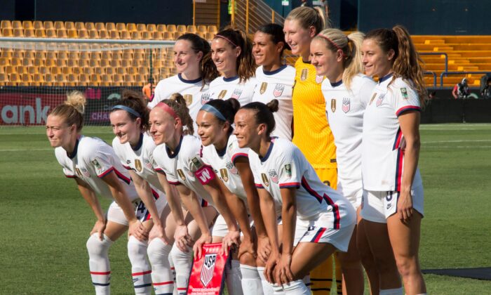 US players pose for a picture before their 2022 Concacaf Women's Championship football match against Costa Rica at the Universitario stadium, in Monterrey, Mexico, on July 14, 2022. (Julio Cesar Aguilar/Getty Images)