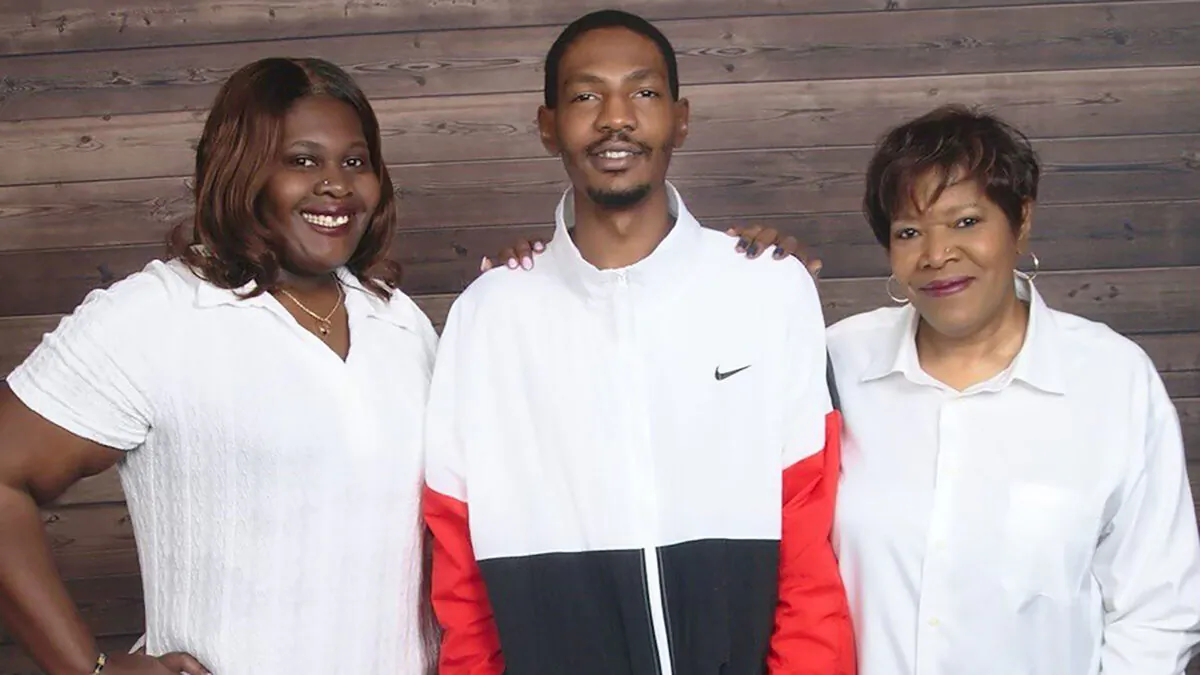 Jayland Walker poses with sister Jada (L) and his mother Pamela (R) in a file photo. (Courtesy of the Walker family)