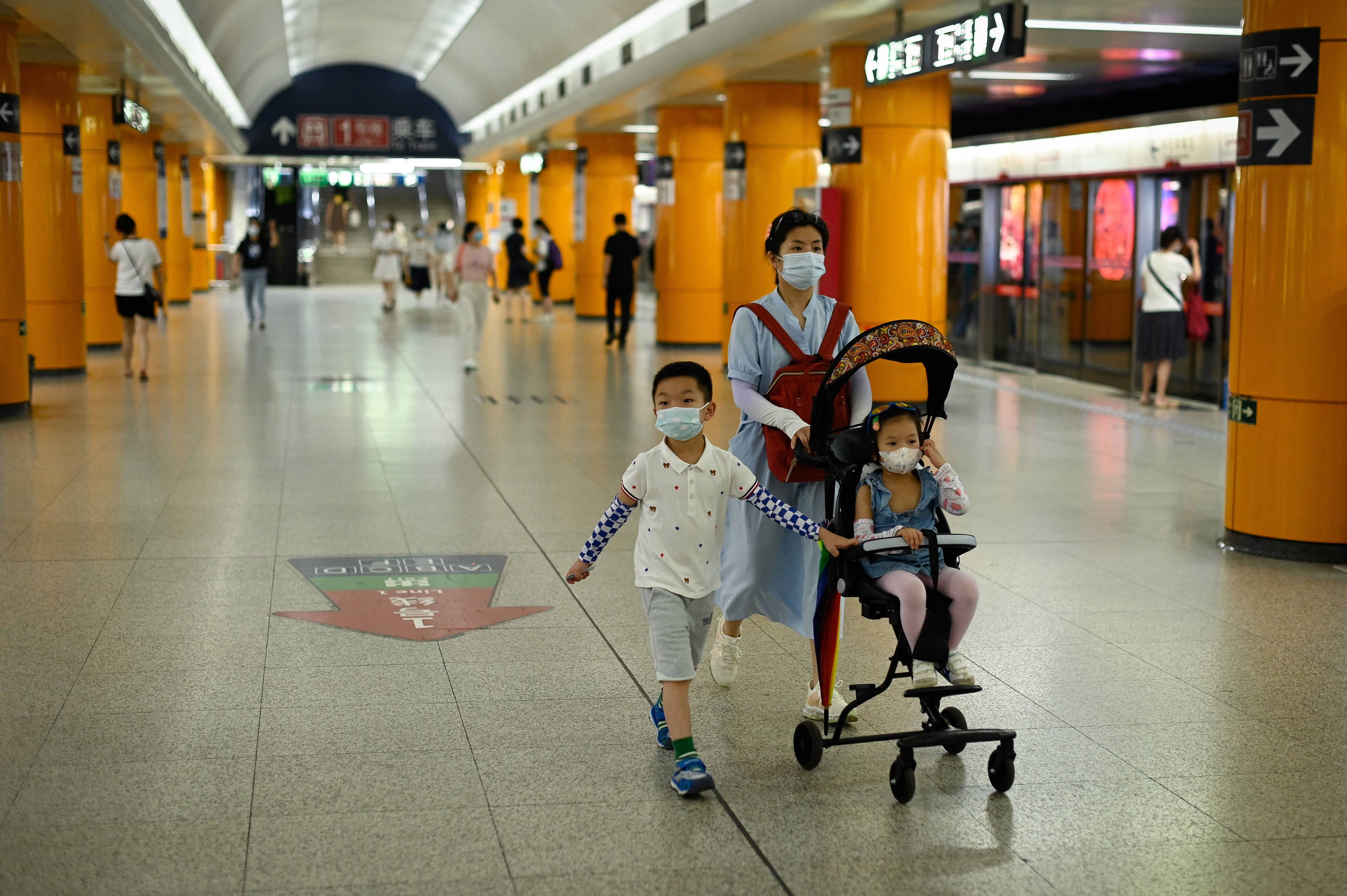 Returning Beijing Residents Asked to Wear COVID-19 Monitoring Bracelets, Triggering Public Outrage - Vimarsana News