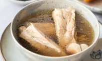 University Professor Warns of Risks Caused by Popular Chinese Soup