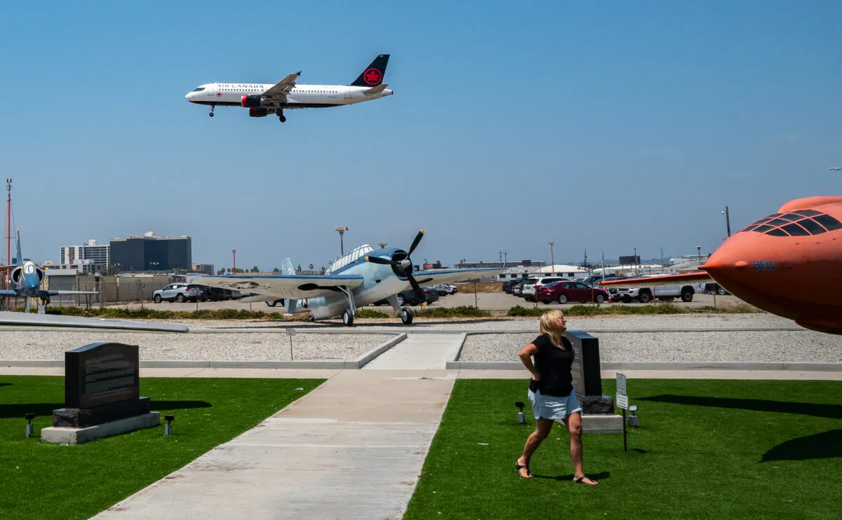 A plane prepares to land at Los Angeles International Airport on July 18, 2022. (John Fredricks/The Epoch Times)