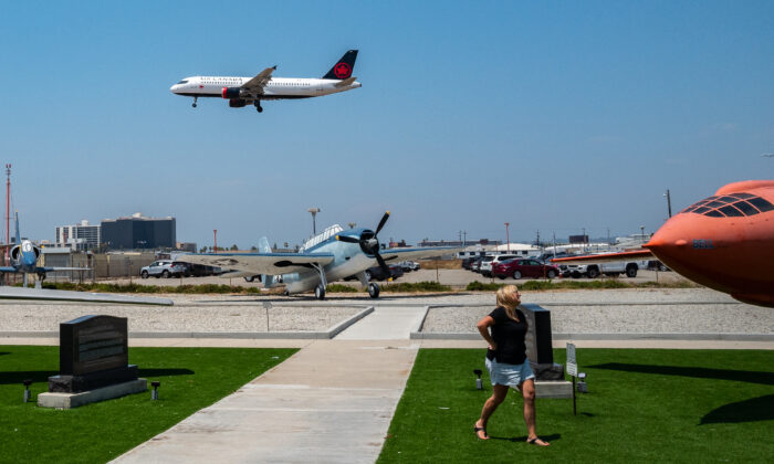 A plane prepares to land at Los Angeles International Airport on July 18, 2022. (John Fredricks/The Epoch Times)