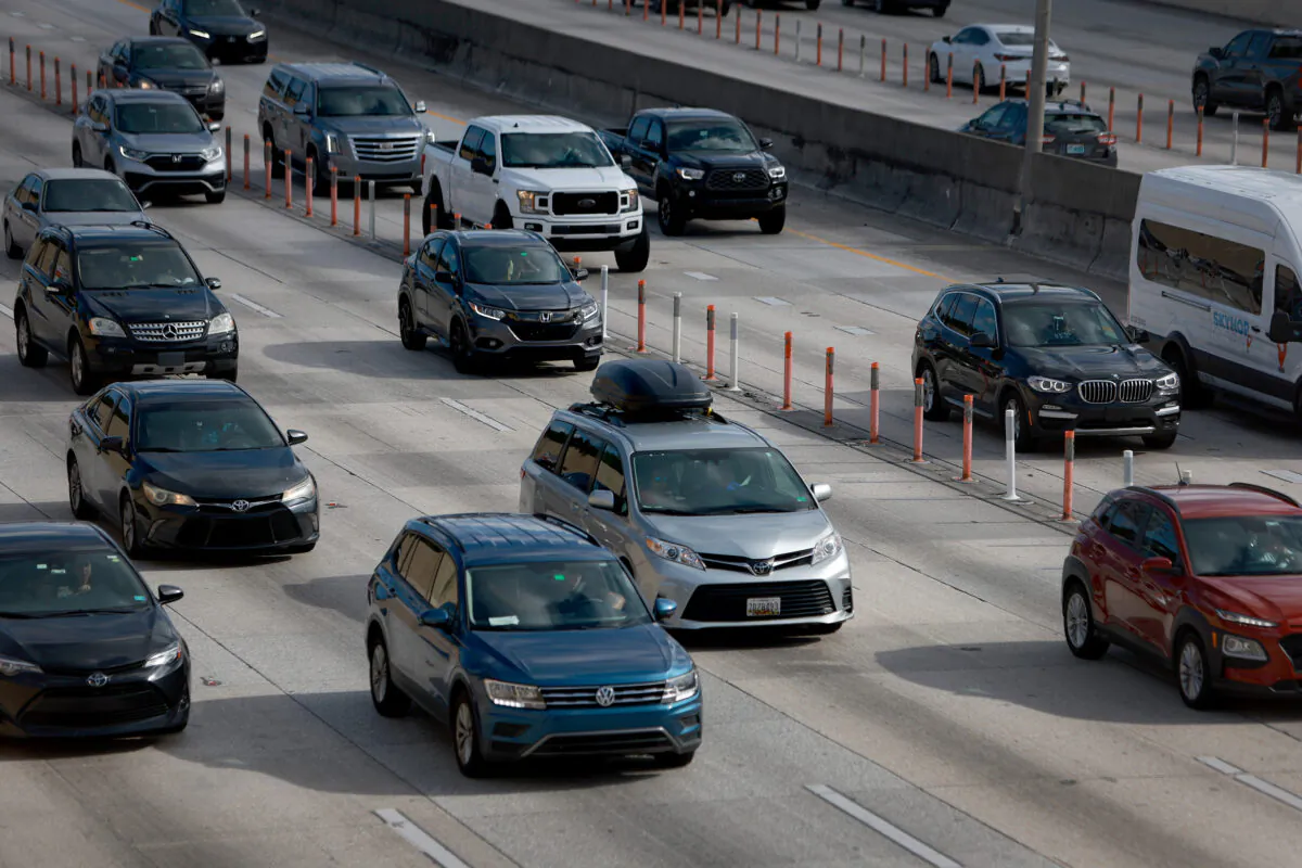 Vehicles are driven along I-95 in Miami, Florida on June 30, 2022. (Joe Raedle/Getty Images)