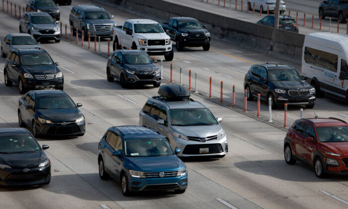 Vehicles are driven along I-95 in Miami, Florida on June 30, 2022. (Joe Raedle/Getty Images)