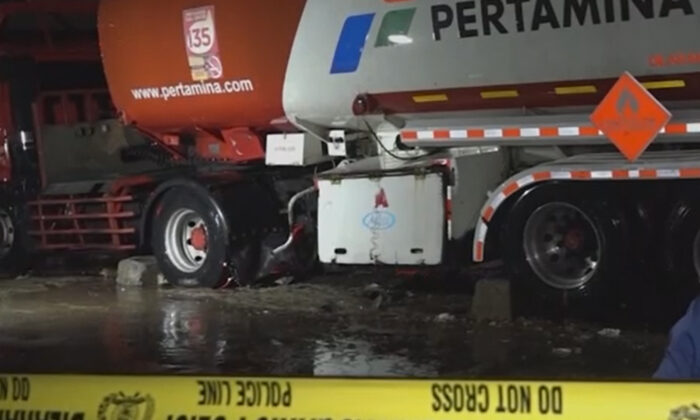 This still from video shows an oil tanker truck that smashed into cars and motorbikes in Cibubur, East Jakarta, Indonesia, on July 18, 2022. (AP/ Screenshot via The Epoch Times)