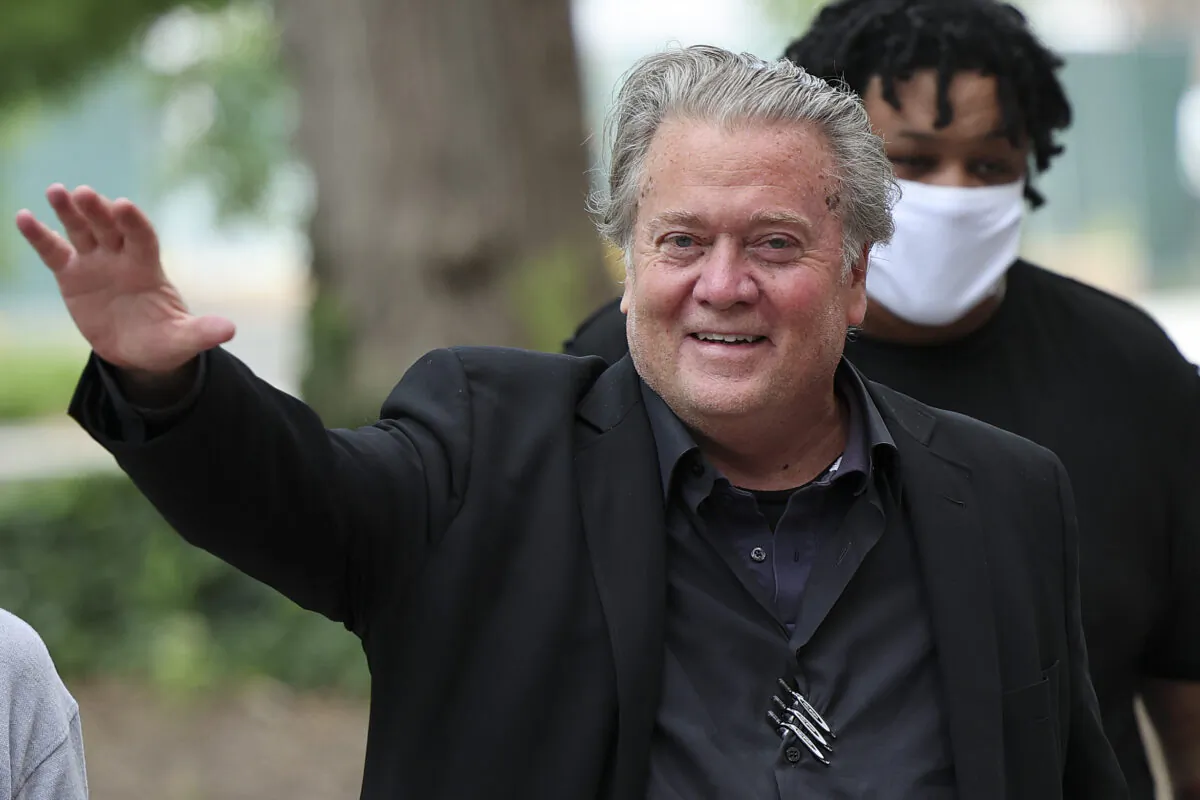 Former White House chief strategist Steve Bannon arrives at the U.S. District Courthouse for his trial for contempt of Congress, in Washington on July 19, 2022. (Win McNamee/Getty Images)